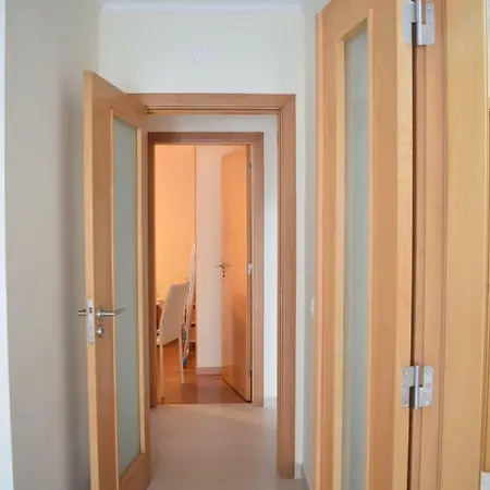 Apartament R. Dos Galeoes Nazaré