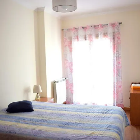 Apartament R. Dos Galeoes Nazaré